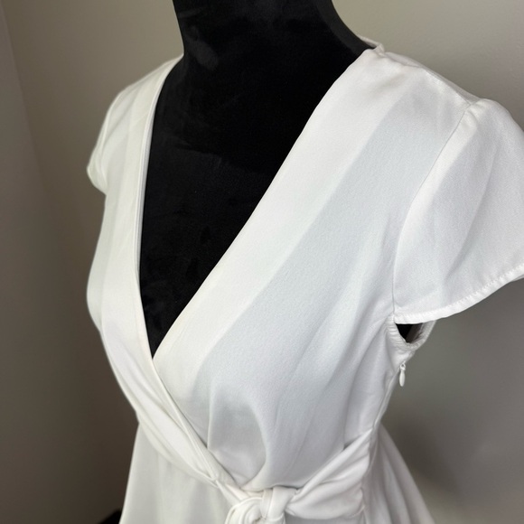 Forever 21 Contemporary White Wrap Tie Blouse – Size Small - Picture 2 of 6